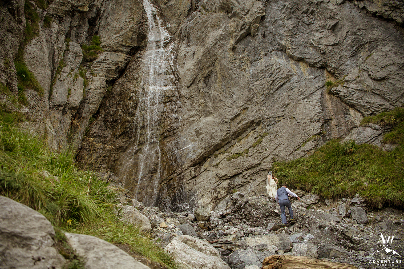 Oeschinensee Waterfall Wedding Photo Couple Climbing