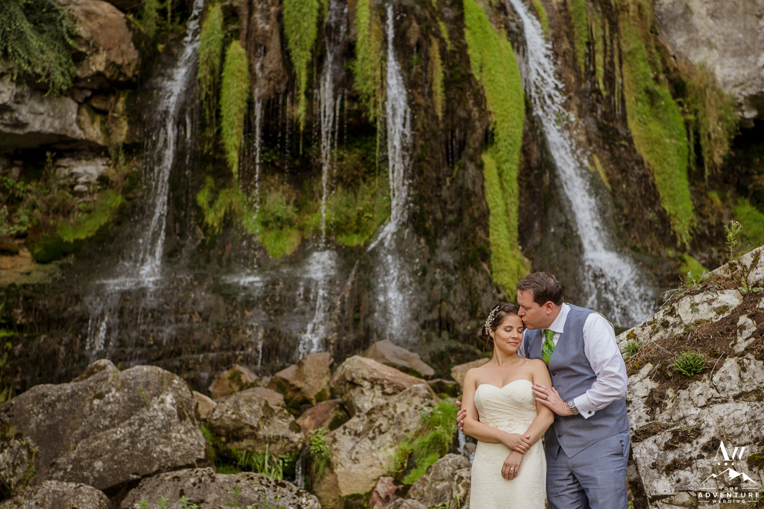 Couple Kissing outside of waterfall at st beatus caves switzerland