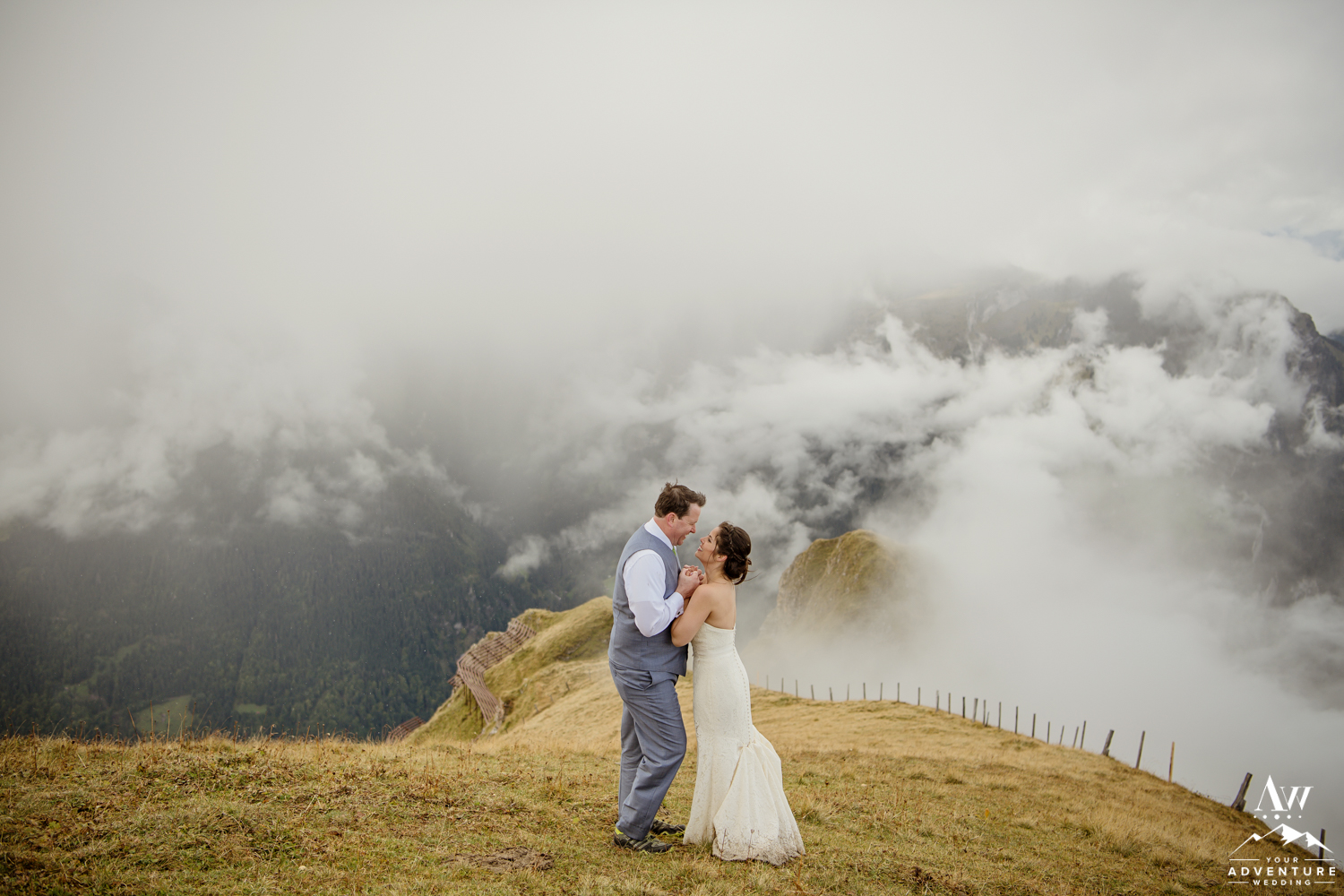 Couple looking at each other from the top of the Männlichen Summit