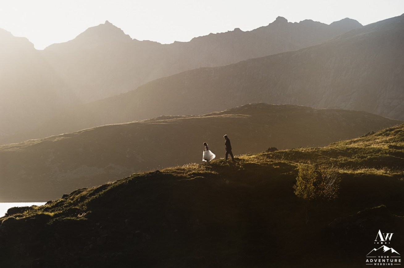 Adventure Weddings & Elopements in Norway-Couple hiking in the mountains